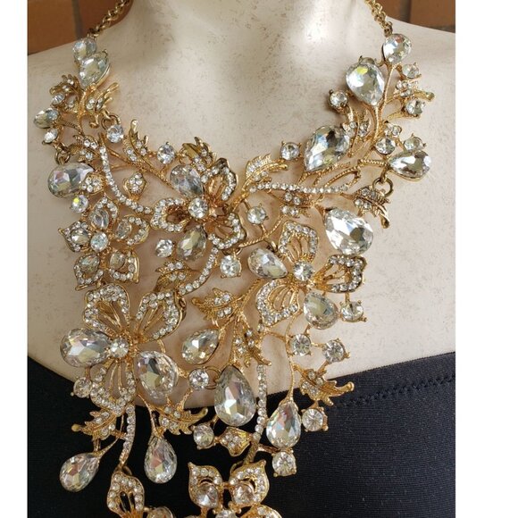 BNWT Statement Necklace Crystal Waterfall Gold Bib necklace, Lead free - Picture 3 of 12